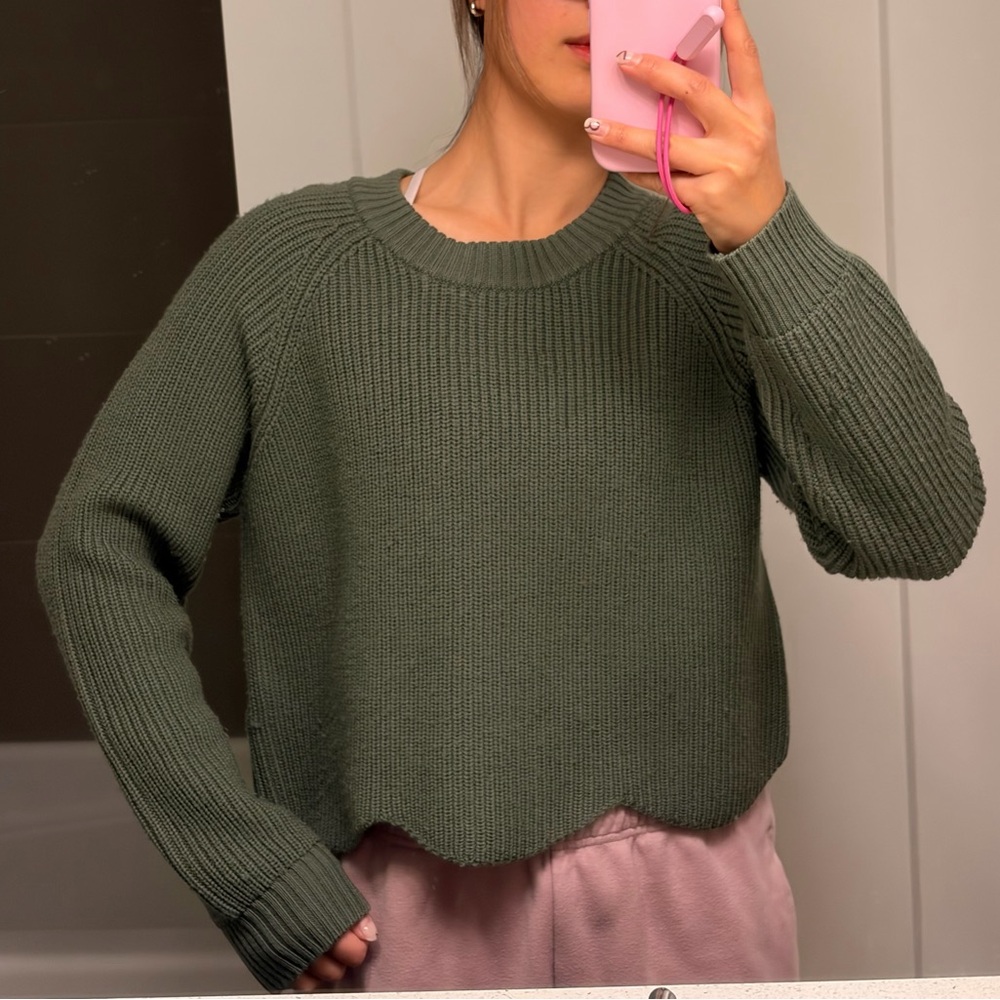 Aritzia Wilfred Forest Green cropped Crew Neck Sweater
